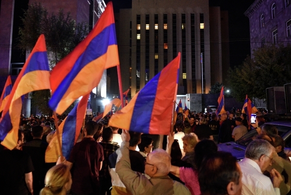 В Армении протестующие перекрыли трассу на Иран