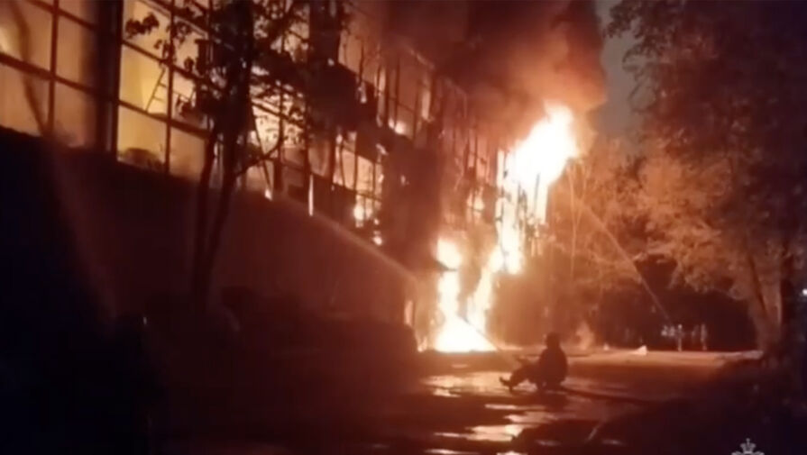 Пожар в здании завода в Москве локализовали