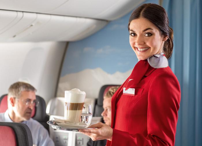 Стюардесса порекомендовала пассажирам не пользоваться столиком для еды в самолёте