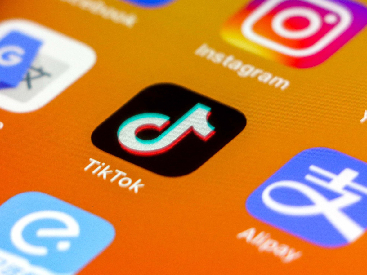 TikTok подвергся критике со стороны ЕС из-за приложения Lite, которое платит пользователям за просмотр видео